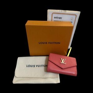 ❌❌SOLD❌❌
EUC Louis Vuitton Calfskin my Lock me Rose Card Holder